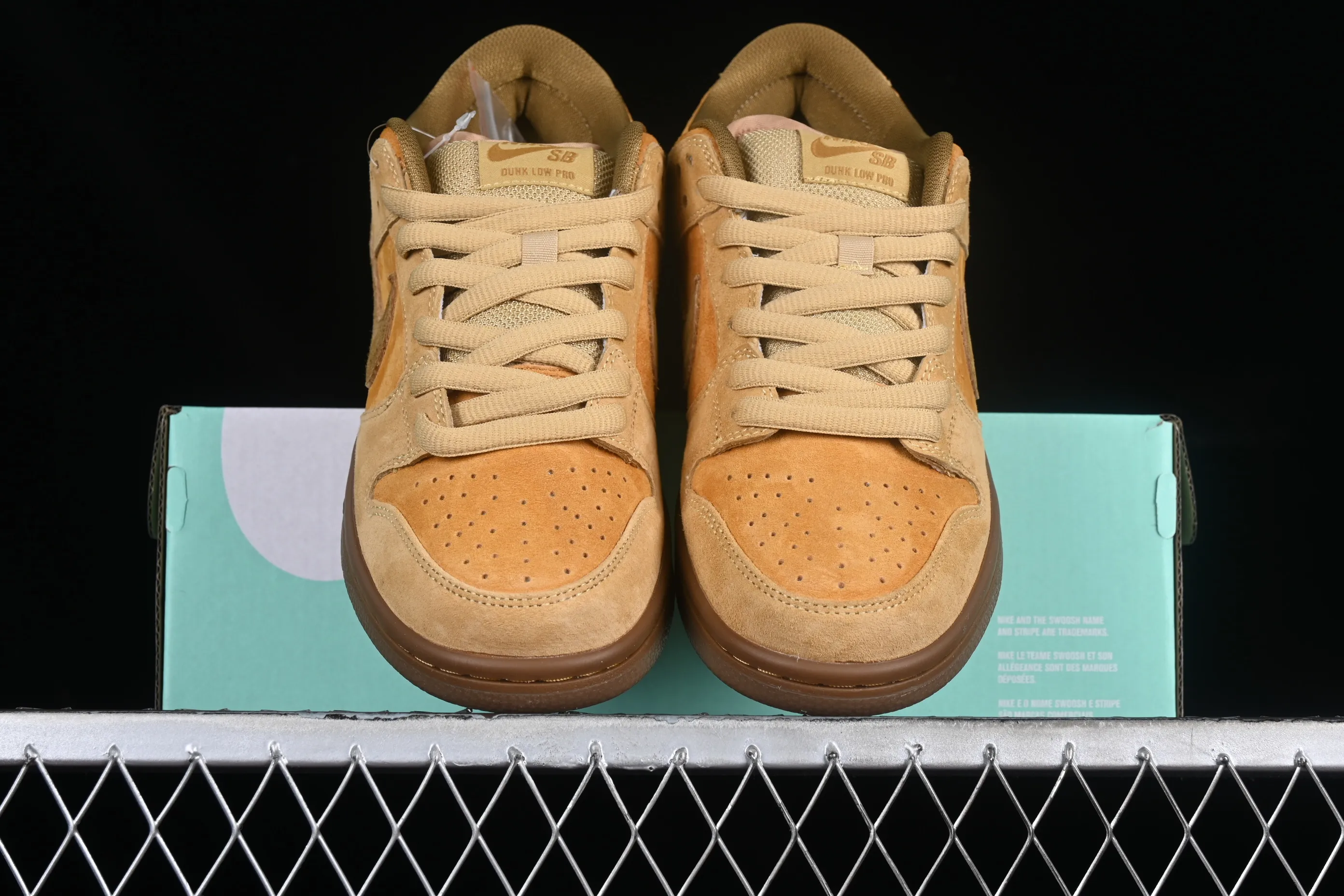 All categories Nk SB Dunk series Nk SB Dunk Low low-top sneakers K version Nk Dunk Low fallen leaf yellow SB low-top sports and leisure sneakers 883232-700